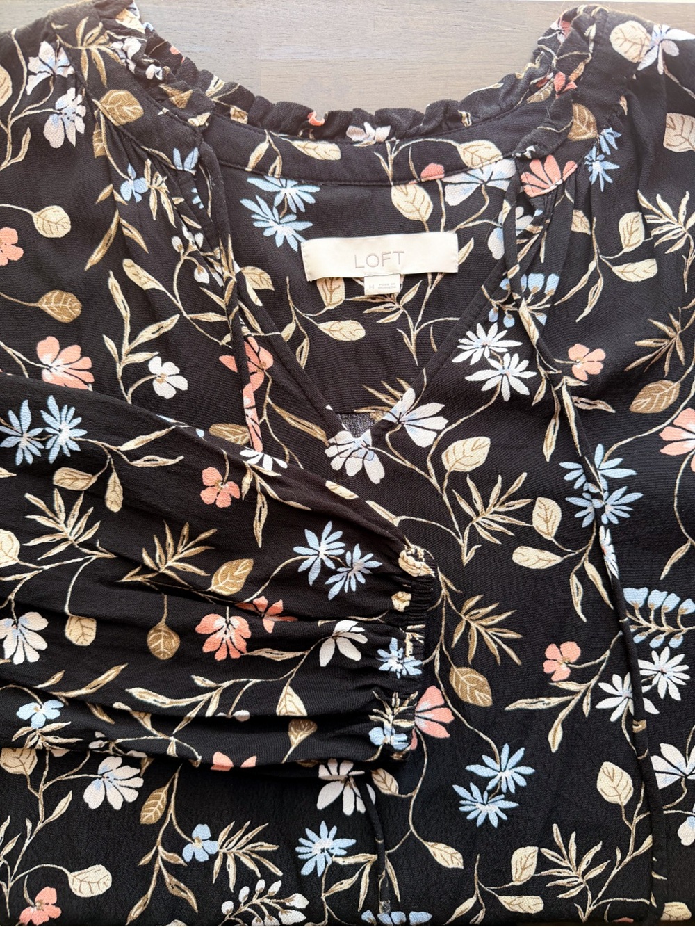 LOFT Floral Print Ruffle Neck Blouse Black Multicolor Long Sleeve M Preppy EUC - Picture 4 of 8